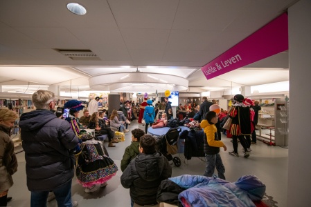 2025-11-23 Sint leest voor-11